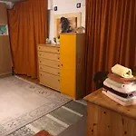 Aussichtszimmer Mit Modernem Glasbad Und Balkon